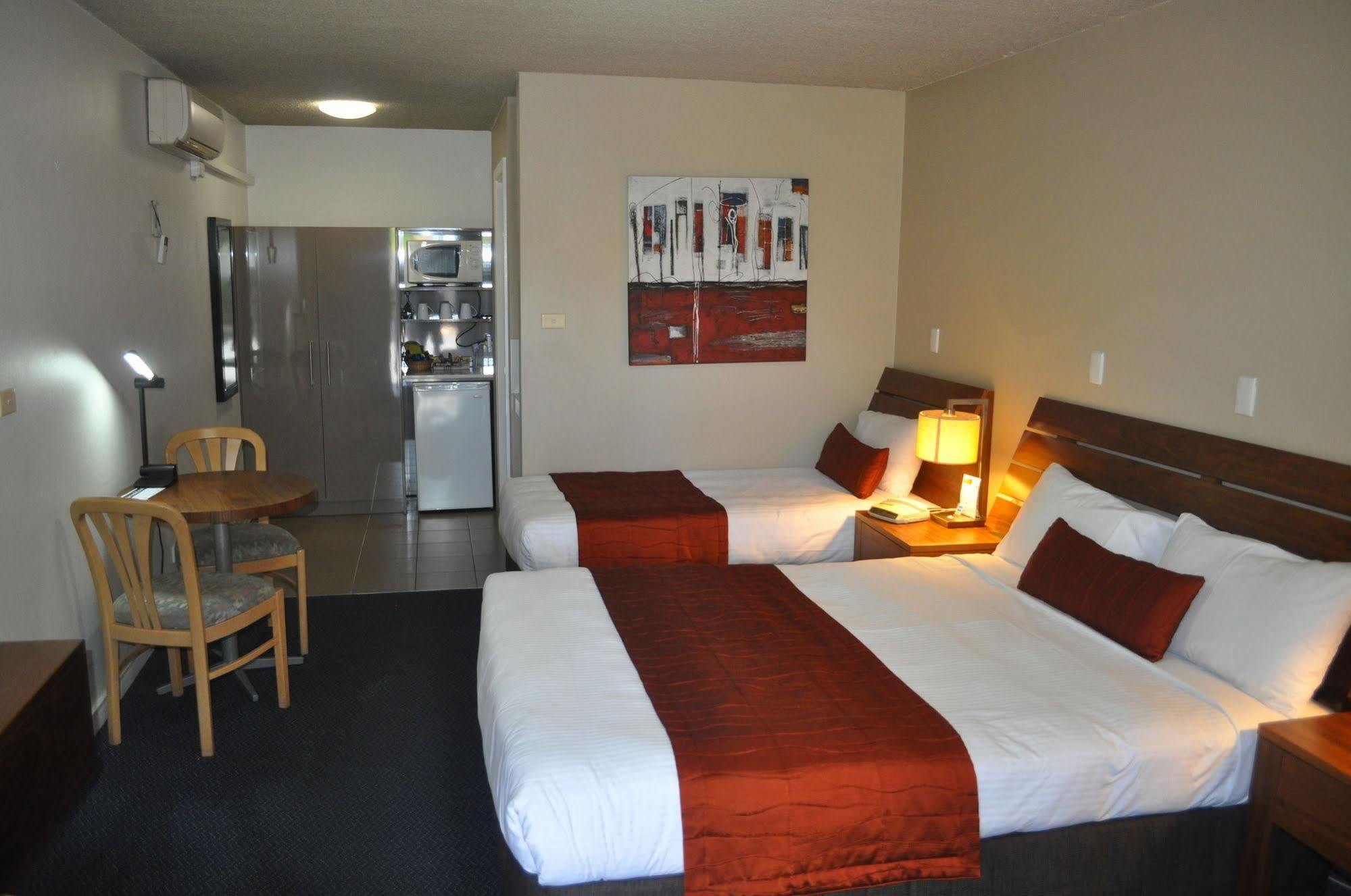 In Town Motor Inn Тарий Екстериор снимка