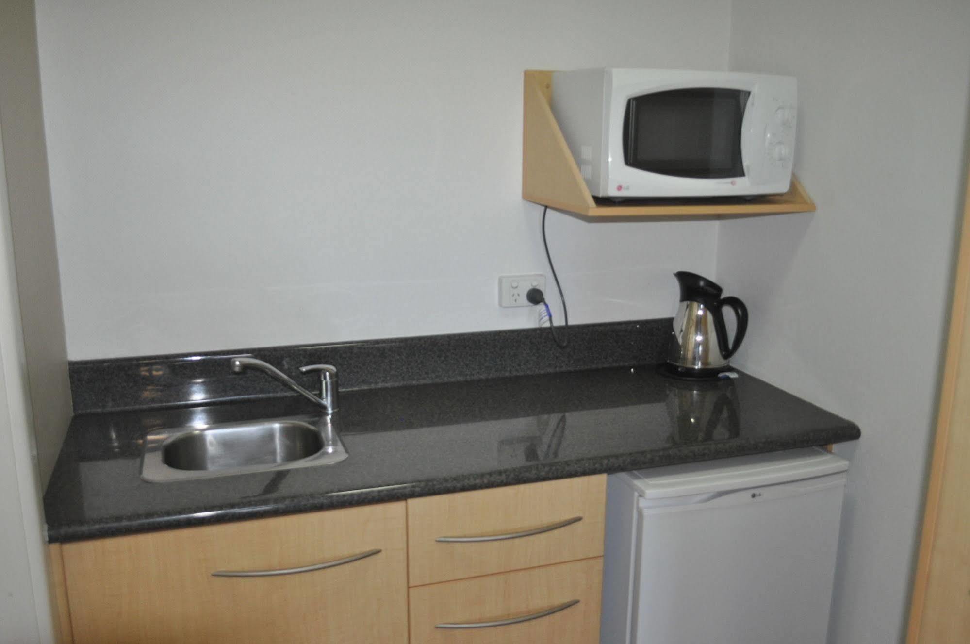 In Town Motor Inn Тарий Екстериор снимка