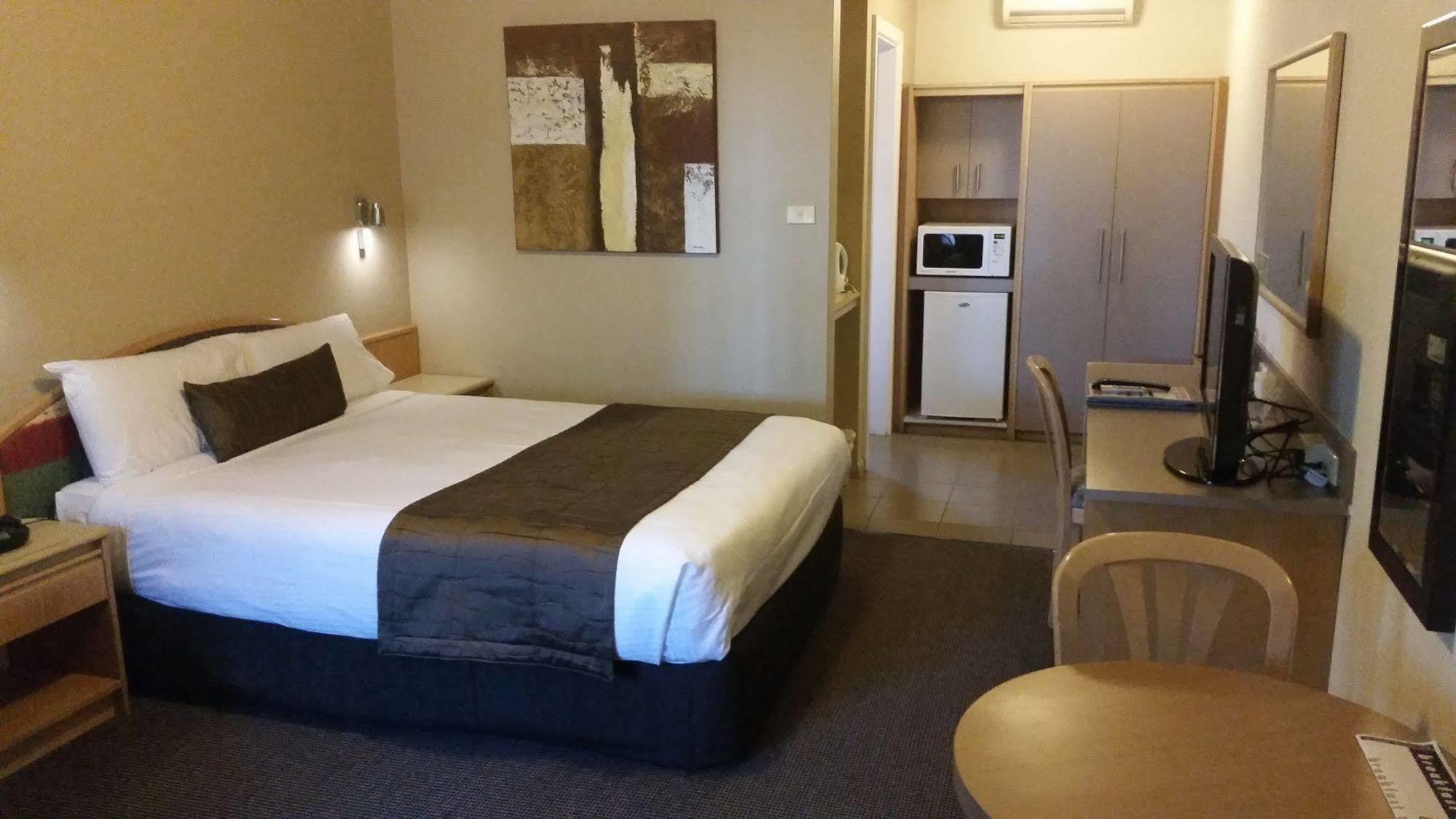 In Town Motor Inn Тарий Екстериор снимка